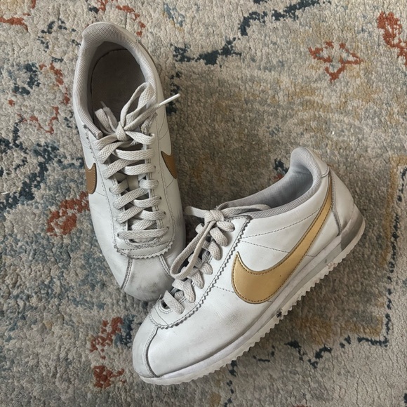 Nike Women's Cortez Sneakers in Off White and Gold - Picture 4 of 12